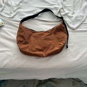BAGGU Brown large crescent